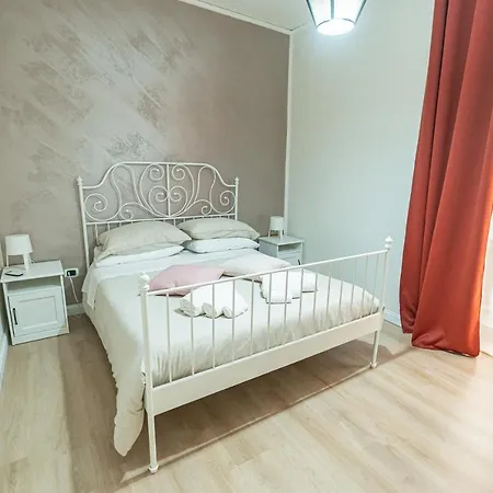 Apartment Decumano 18 *